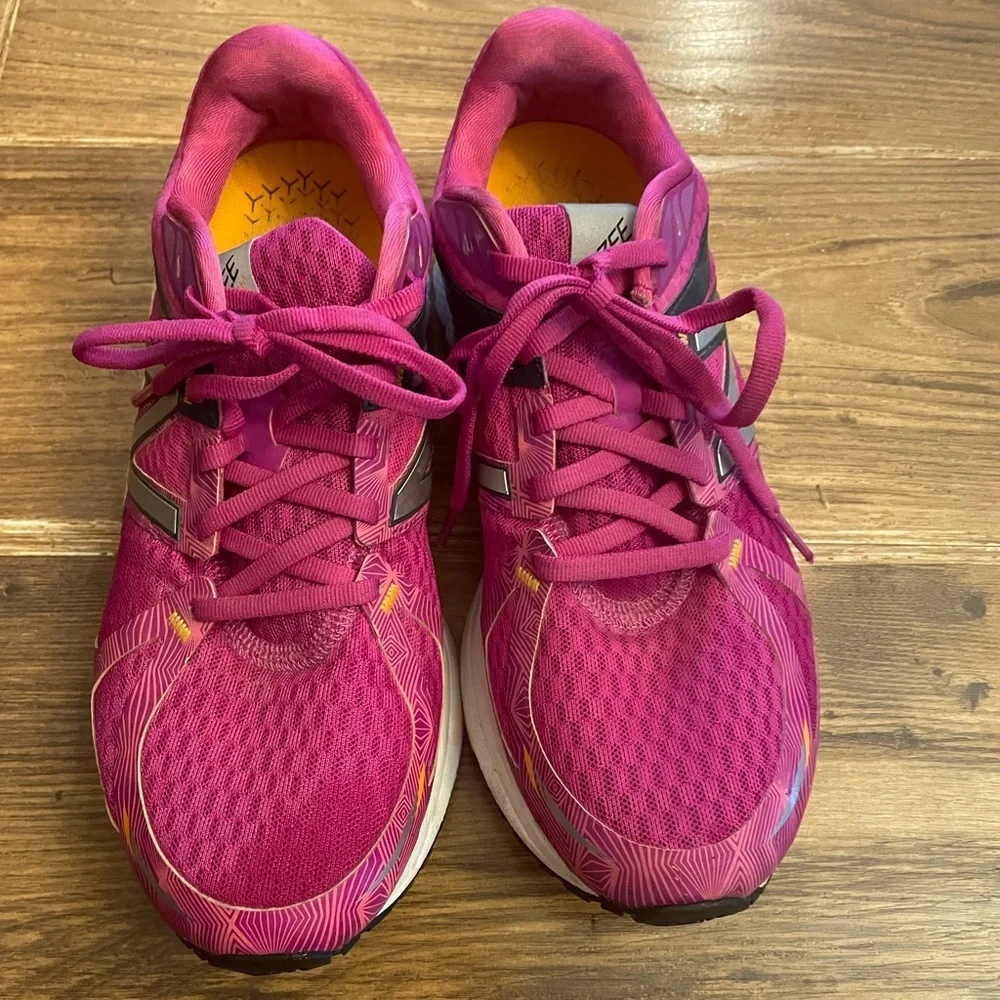 New Balance Vazee Prism women's running shoes in a bright pink color. - Picture 3 of 5